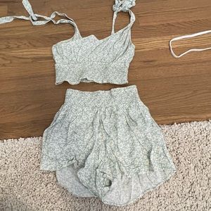 Hollister Green Floral Set